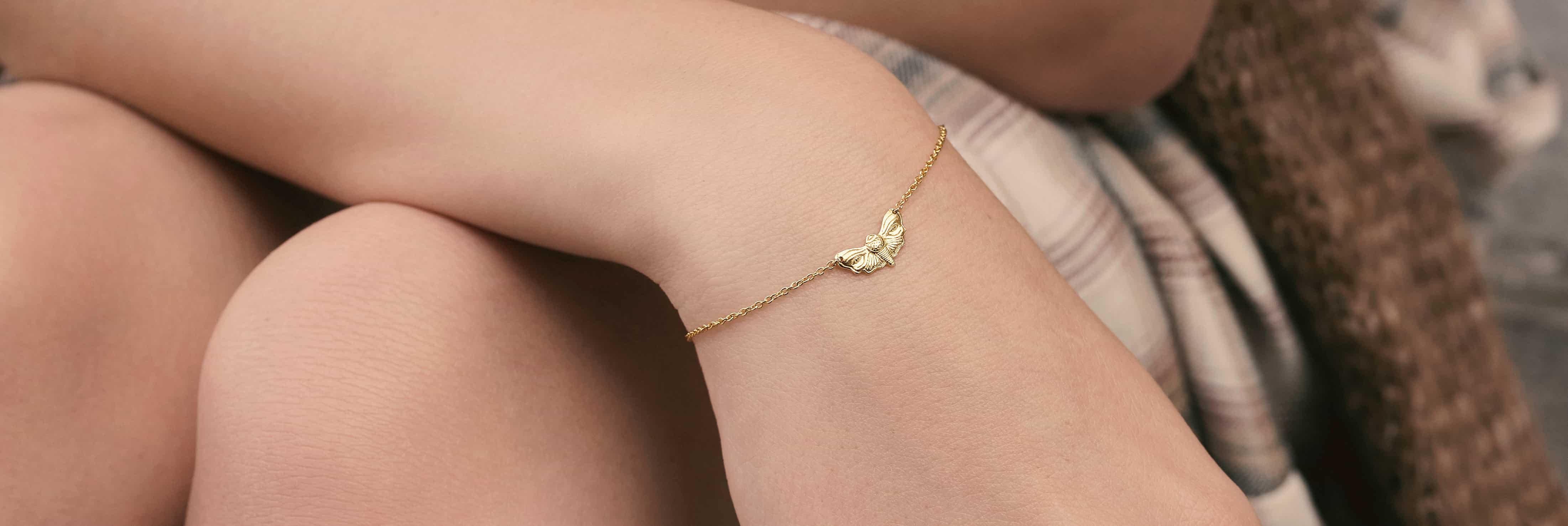 Maanesten armbånd